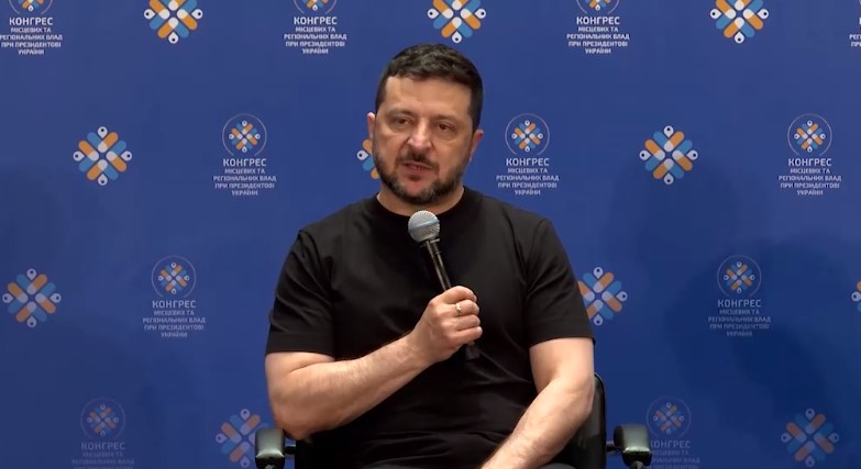 Доступ до медицини та шкіл: Зеленський доручив уряду вирішити проблему віддалених сіл та поганих доріг
